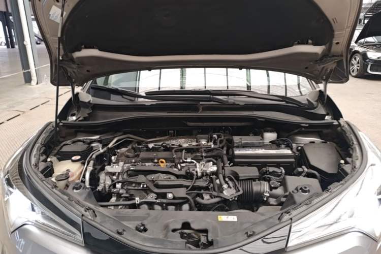 Used Toyota IZOA 2018 2.0L Yichi Version China VI Standard Engine Bay