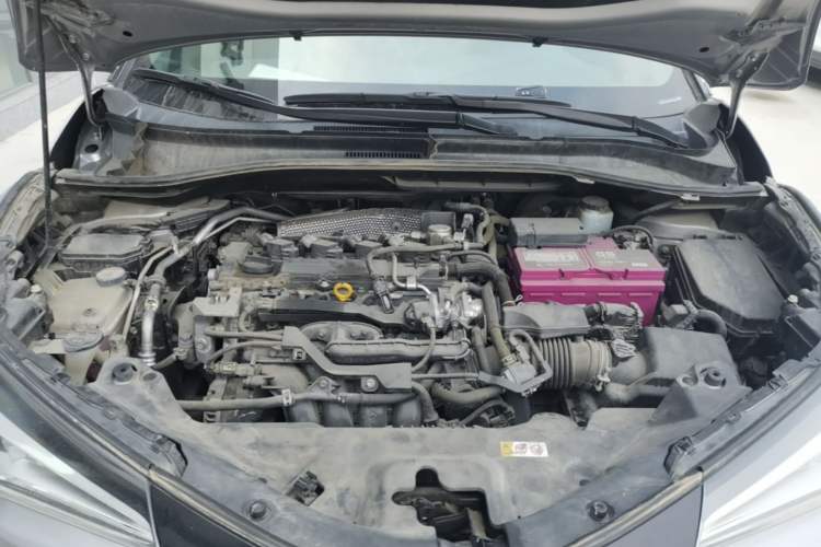Used Toyota IZOA 2018 2.0L Yichi Edition China V Standard Engine Bay