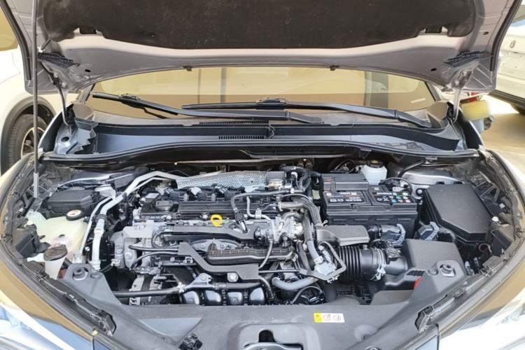 Used Toyota IZOA 2018 2.0L Yichi Version China VI Standard Engine Bay