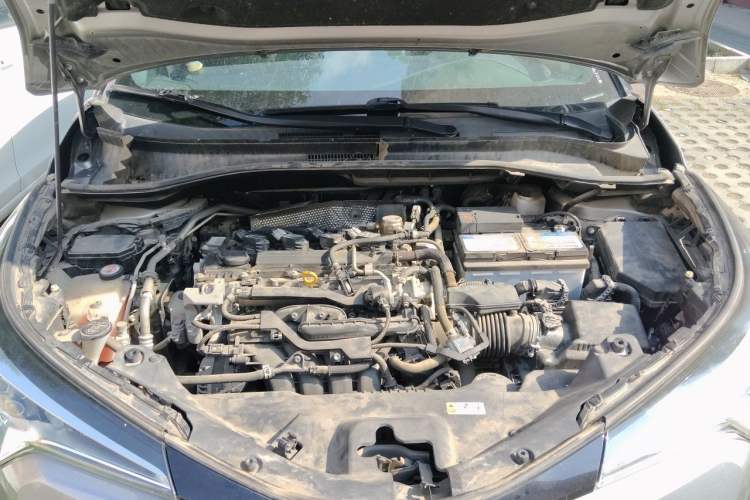 Used Toyota IZOA 2018 2.0L Yichi Version China VI Standard Engine Bay