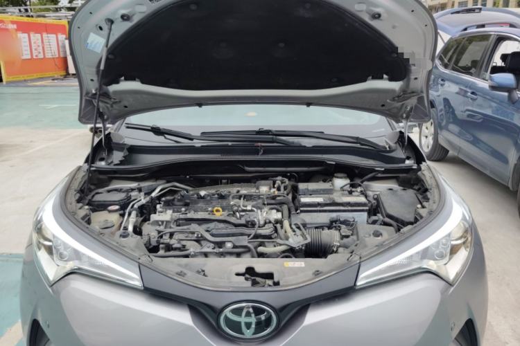 Used Toyota IZOA 2018 2.0L Yichi Version China VI Standard Engine Bay