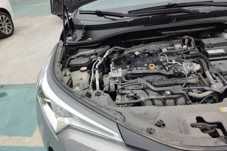 Used Toyota IZOA 2018 2.0L Yichi Version China VI Standard Engine Bay Right