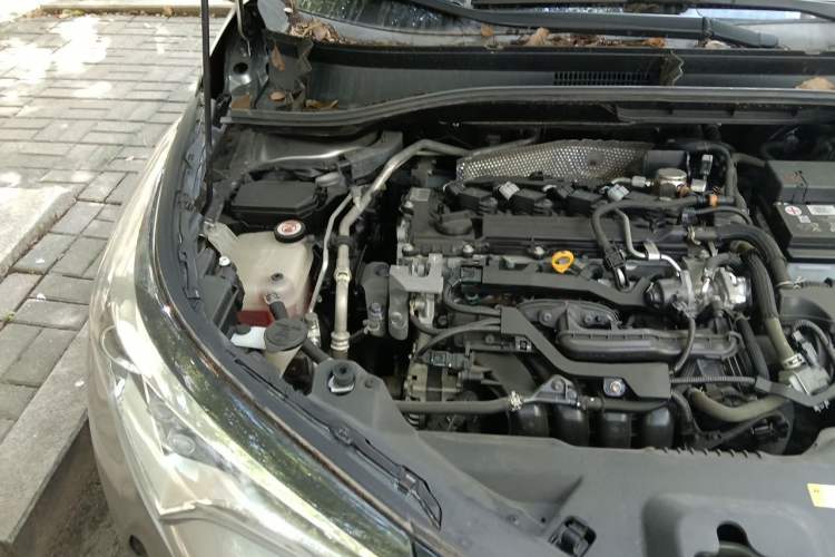 Used Toyota IZOA 2018 2.0L Yichi Version China VI Standard Engine Bay Right