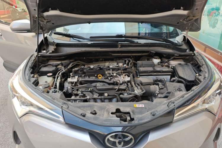 Used Toyota IZOA 2018 2.0L Yichi Version China VI Standard Engine Bay