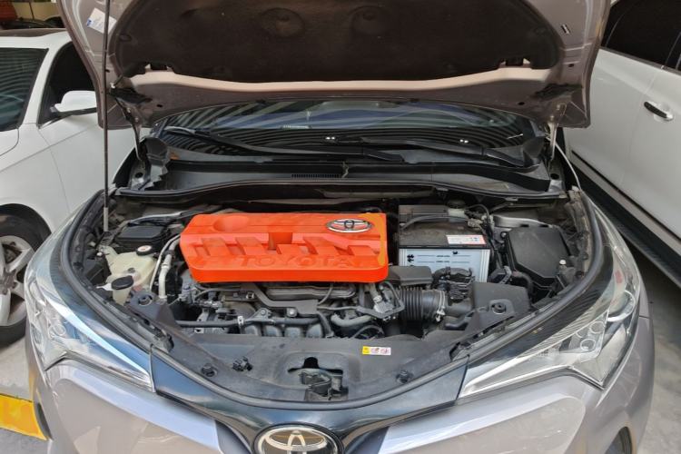 Used Toyota IZOA 2018 2.0L Yichi Version China VI Standard Engine Bay