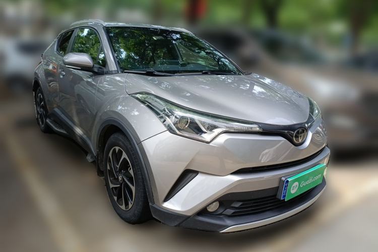 Used Toyota IZOA 2018 2.0L Yichi Edition China V Standard Front Right 45 Deg