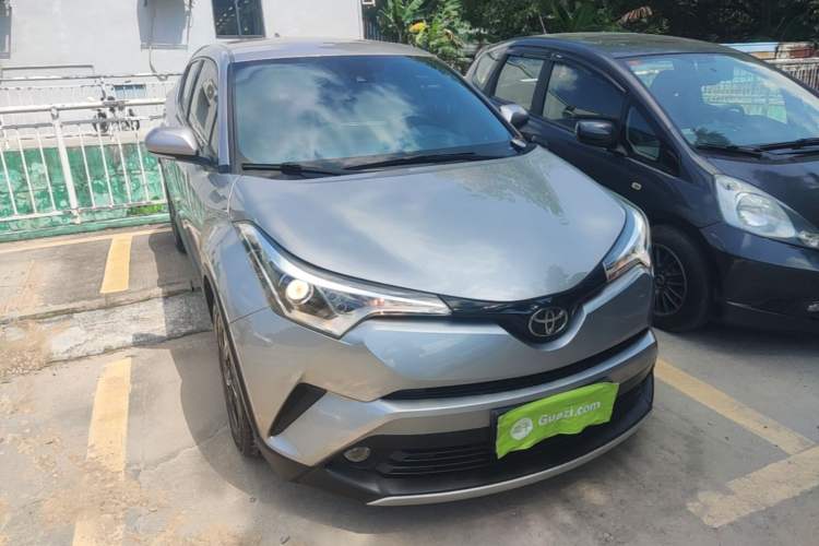 Used Toyota IZOA 2018 2.0L Yichi Edition China V Standard Front Right 45 Deg