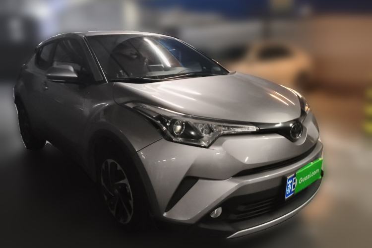 Used Toyota IZOA 2018 2.0L Yichi Edition China V Standard Front Right 45 Deg