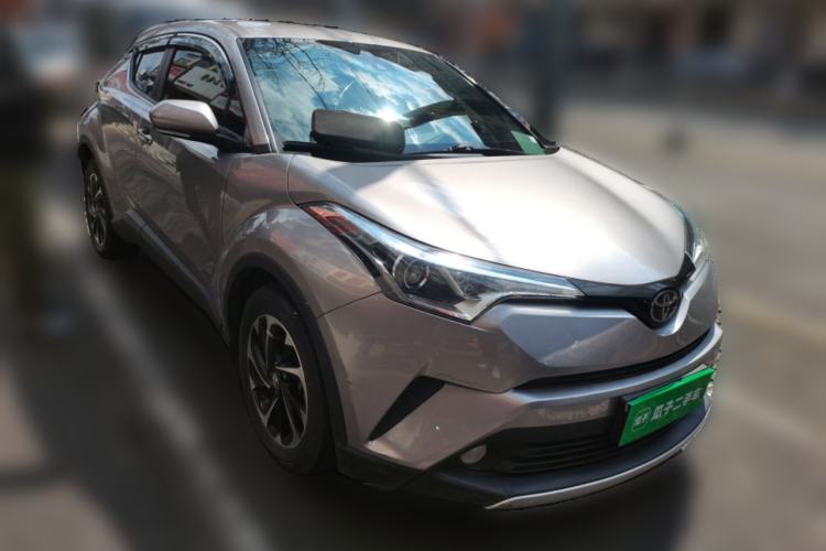 Used Toyota IZOA 2018 2.0L Yichi Edition China V Standard Front Right 45 Deg