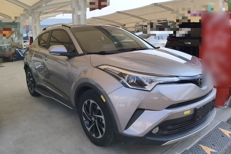 Used Toyota IZOA 2018 2.0L Yichi Version China VI Standard Front Right 45 Deg