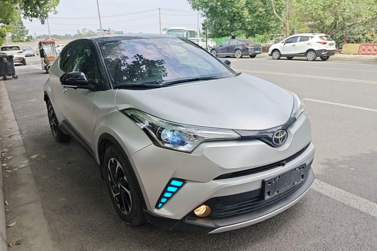 Used Toyota IZOA 2018 2.0L Yichi Edition China V Standard Front Right 45 Deg