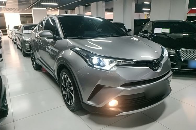 Used Toyota IZOA 2018 2.0L Yichi Edition China V Standard Front Right 45 Deg
