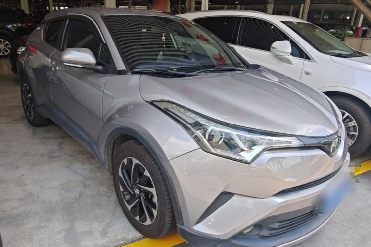 Used Toyota IZOA 2018 2.0L Yichi Version China VI Standard Front Right 45 Deg