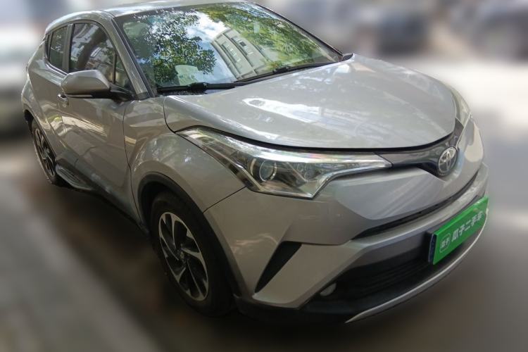 Used Toyota IZOA 2018 2.0L Yichi Version China VI Standard Front Right 45 Deg