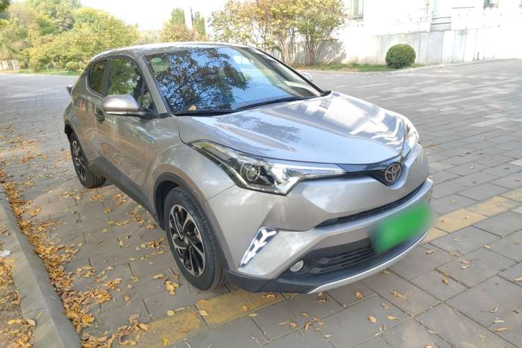 Used Toyota IZOA 2018 2.0L Yichi Edition China V Standard Front Right 45 Deg