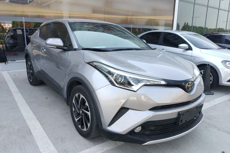 Used Toyota IZOA 2018 2.0L Yichi Edition China V Standard Front Right 45 Deg