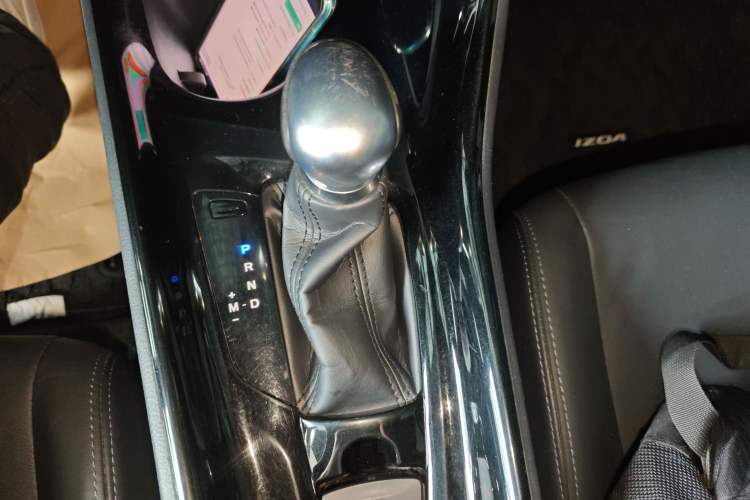 Used Toyota IZOA 2018 2.0L Yichi Version China VI Standard Gear Lever
