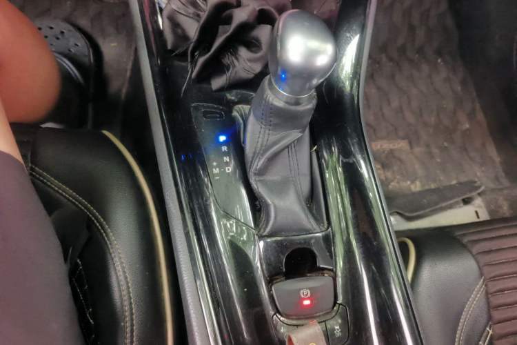 Used Toyota IZOA 2018 2.0L Yichi Version China VI Standard Gear Lever