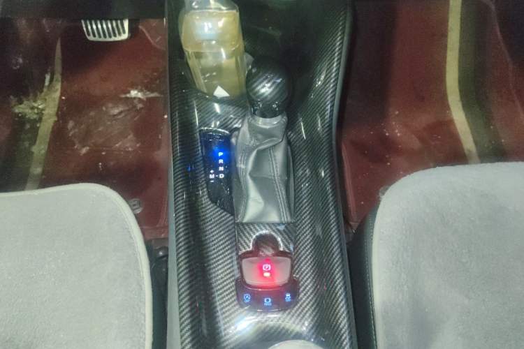Used Toyota IZOA 2018 2.0L Yichi Version China VI Standard Gear Lever