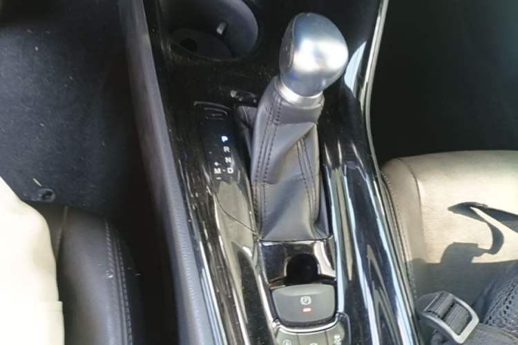Used Toyota IZOA 2018 2.0L Yichi Version China VI Standard Gear Lever