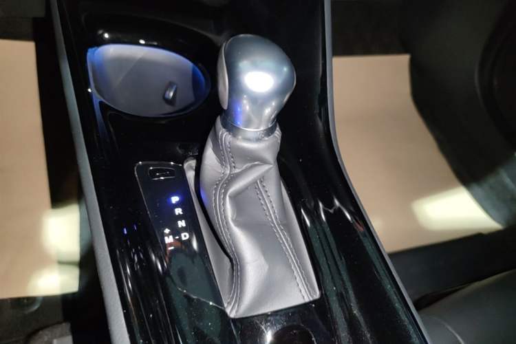 Used Toyota IZOA 2018 2.0L Yichi Version China VI Standard Gear Lever