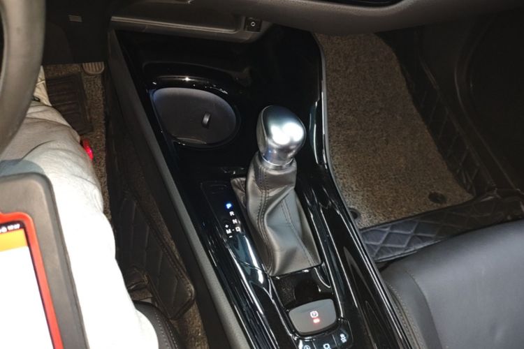 Used Toyota IZOA 2018 2.0L Yichi Edition China V Standard Gear Lever