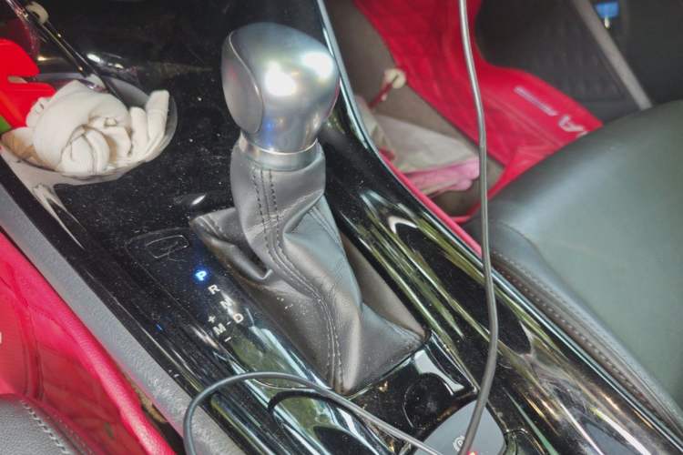 Used Toyota IZOA 2018 2.0L Yichi Version China VI Standard Gear Lever