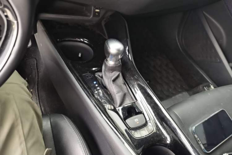 Used Toyota IZOA 2018 2.0L Yichi Edition China V Standard Gear Lever