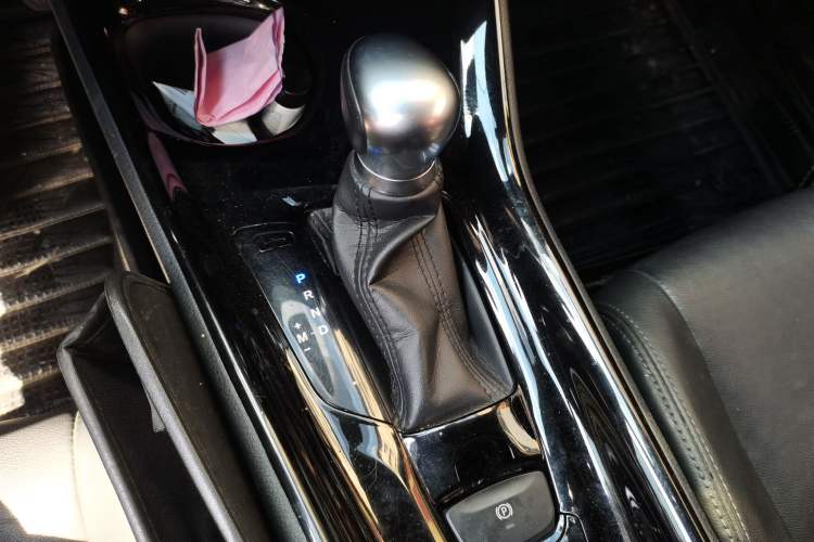 Used Toyota IZOA 2018 2.0L Yichi Edition China V Standard Gear Lever
