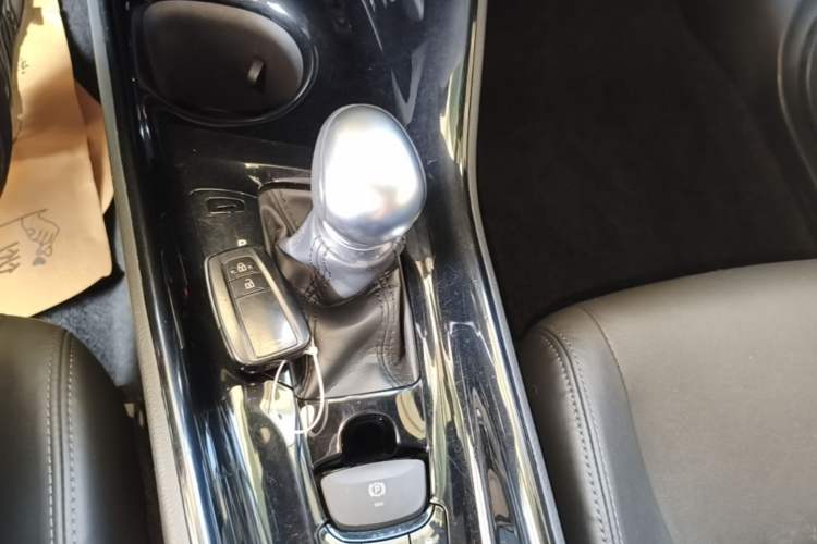 Used Toyota IZOA 2018 2.0L Yichi Version China VI Standard Gear Lever