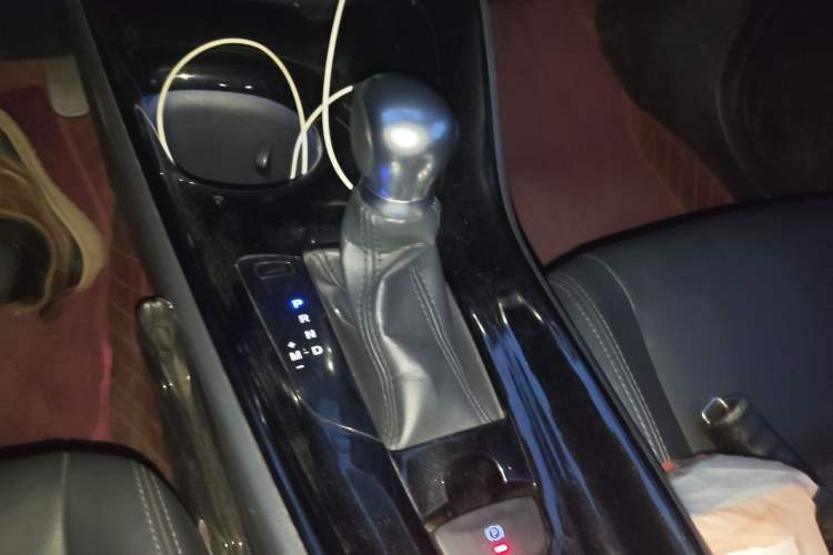 Used Toyota IZOA 2018 2.0L Yichi Version China VI Standard Gear Lever