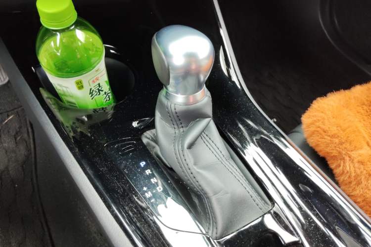 Used Toyota IZOA 2018 2.0L Yichi Version China VI Standard Gear Lever