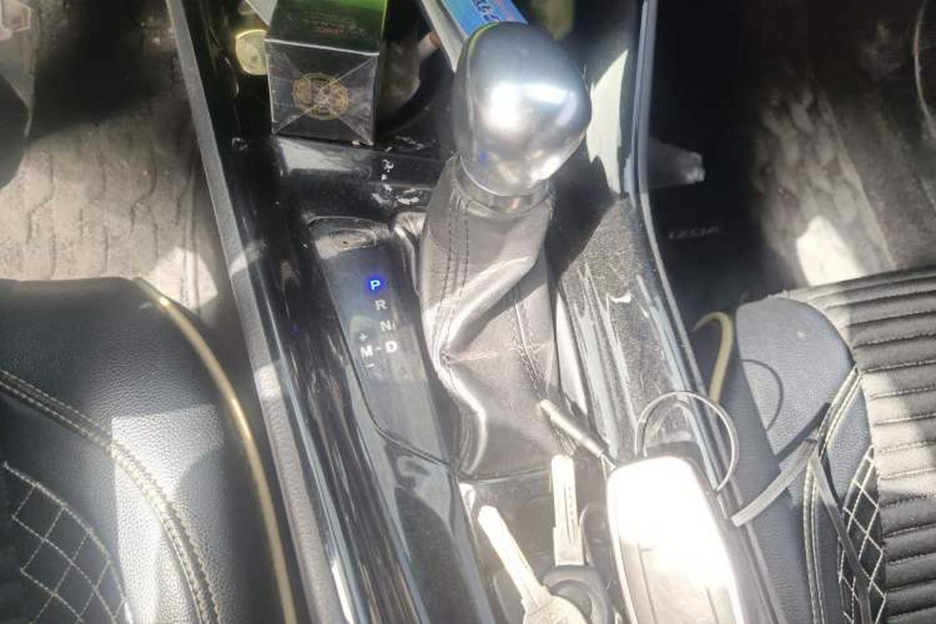 Used Toyota IZOA 2018 2.0L Yichi Version China VI Standard Gear Lever