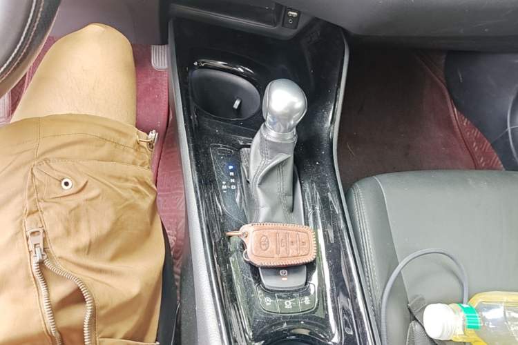 Used Toyota IZOA 2018 2.0L Yichi Edition China V Standard Gear Lever