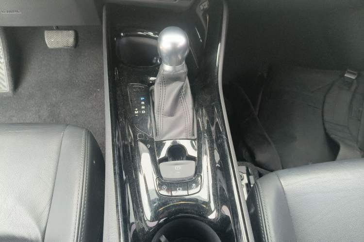 Used Toyota IZOA 2018 2.0L Yichi Version China VI Standard Gear Lever