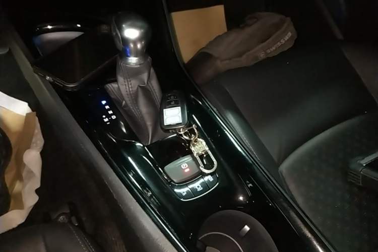 Used Toyota IZOA 2018 2.0L Yichi Edition China V Standard Gear Lever