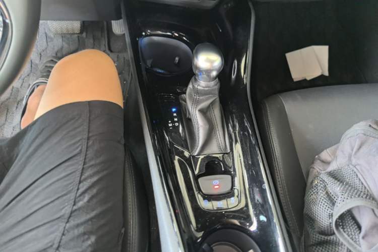 Used Toyota IZOA 2018 2.0L Yichi Version China VI Standard Gear Lever