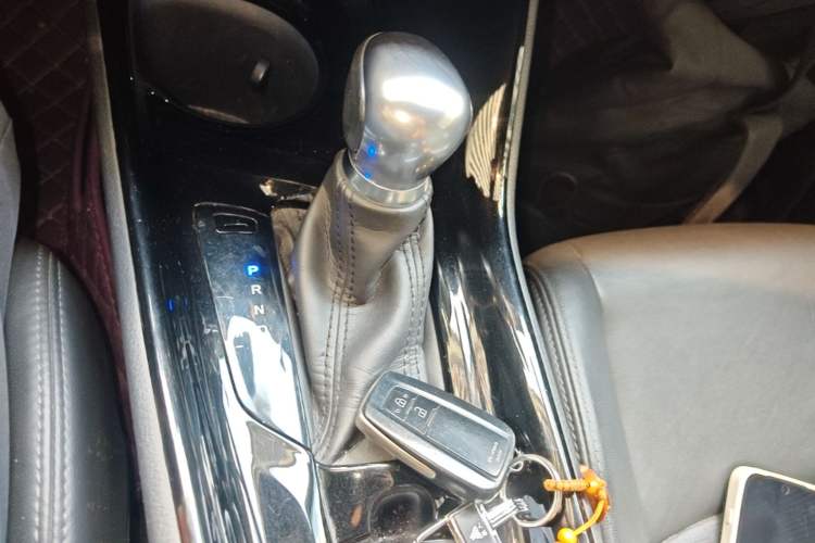 Used Toyota IZOA 2018 2.0L Yichi Version China VI Standard Gear Lever