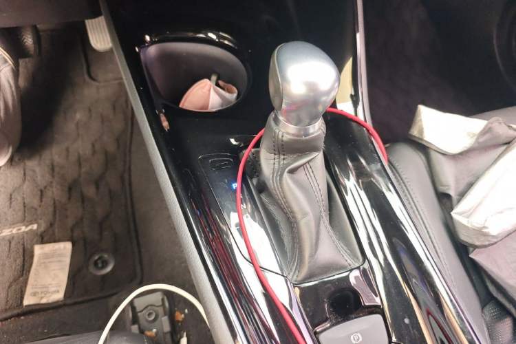 Used Toyota IZOA 2018 2.0L Yichi Version China VI Standard Gear Lever