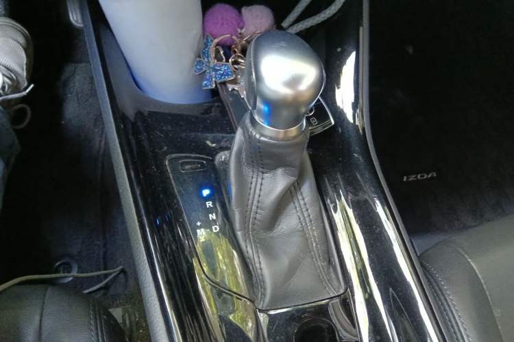 Used Toyota IZOA 2018 2.0L Yichi Version China VI Standard Gear Lever