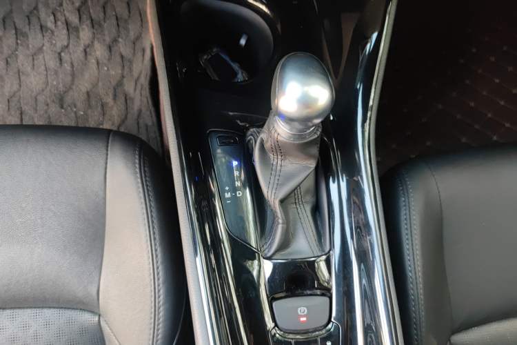 Used Toyota IZOA 2018 2.0L Yichi Edition China V Standard Gear Lever