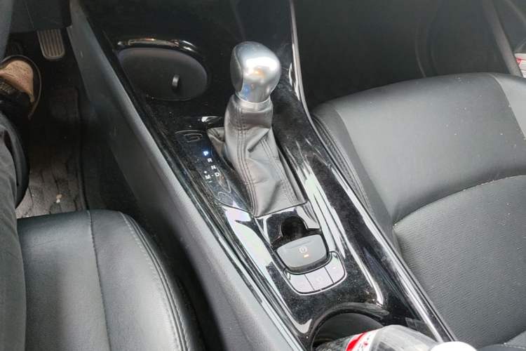 Used Toyota IZOA 2018 2.0L Yichi Edition China V Standard Gear Lever