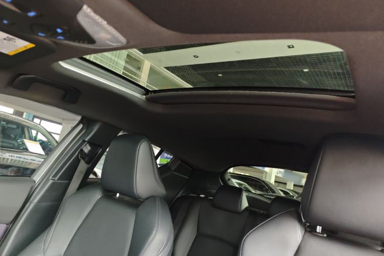Used Toyota IZOA 2018 2.0L Yichi Version China VI Standard Headliner