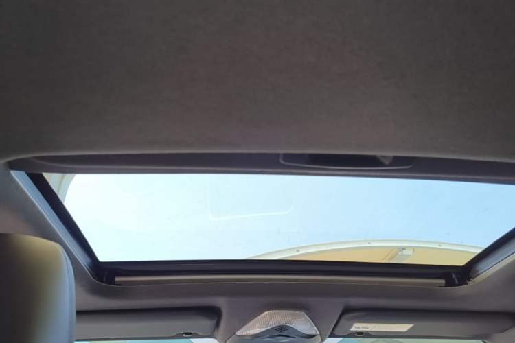 Used Toyota IZOA 2018 2.0L Yichi Version China VI Standard Headliner