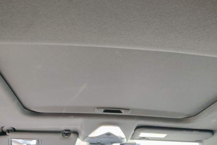 Used Toyota IZOA 2018 2.0L Yichi Version China VI Standard Headliner