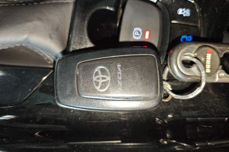 Used Toyota IZOA 2018 2.0L Yichi Version China VI Standard Interior 1