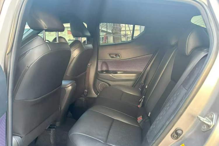 Used Toyota IZOA 2018 2.0L Yichi Edition China V Standard Interior 3