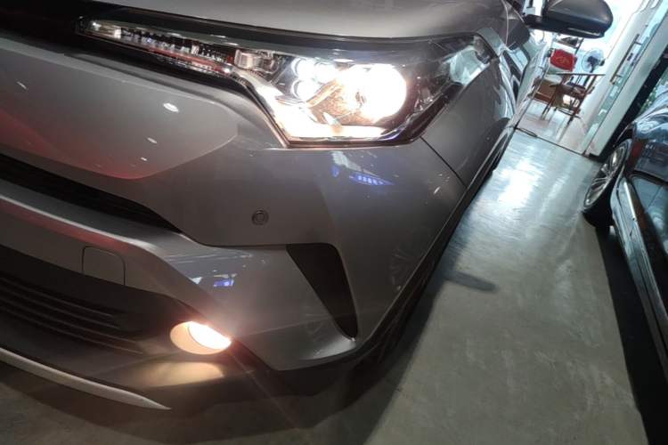 Used Toyota IZOA 2018 2.0L Yichi Version China VI Standard Left Front Headlight