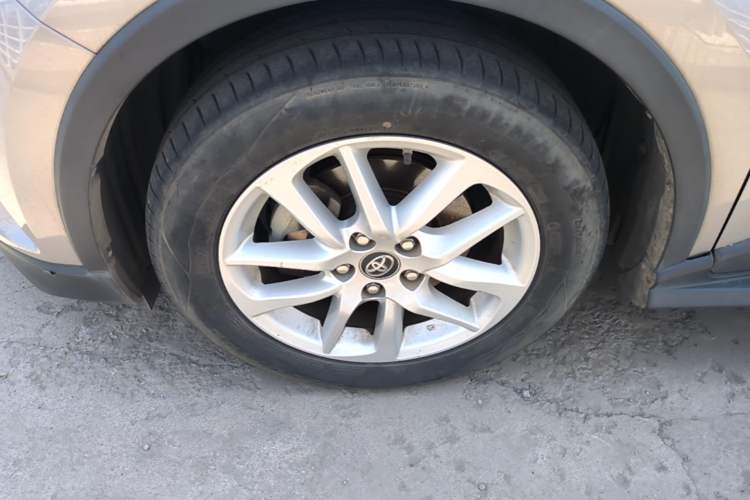 Used Toyota IZOA 2018 2.0L Yidong Version China V Standard Left Front Wheel Hub