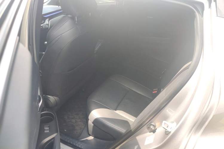Used Toyota IZOA 2018 2.0L Yichi Edition China V Standard Left Rear Seat